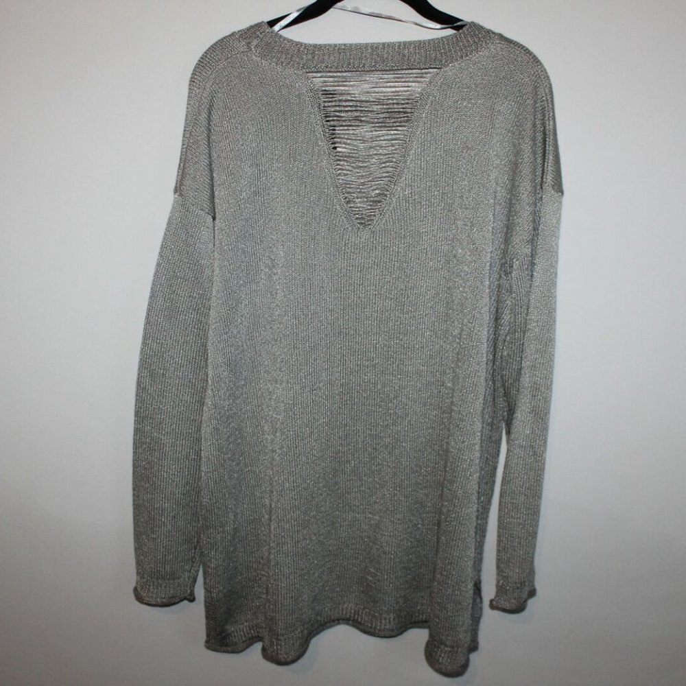 ✨2/$20 Lane Bryant Slashed Metallic Gray V-neck Lightweight Sweater LS HW9199 - Picture 6 of 9